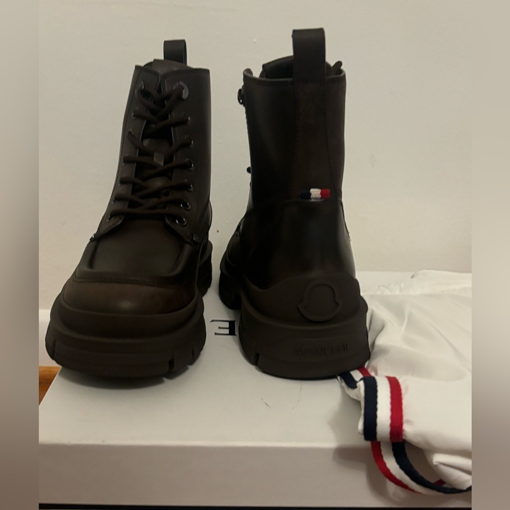 100 % Authentic Moncler Boots size 9. Brand new. Never Worn. Dust bag included